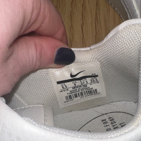 Nike White Women's Sneakers - Picture 3 of 5